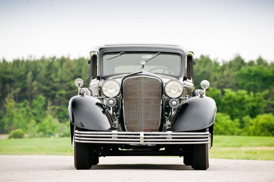  Cadillac Series 60 7-Passenger Limousine by Fleetwood 1933 года  (фото 3 из 21)